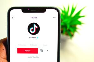 Descubre cómo guardar videos de TikTok en dispositivos móviles