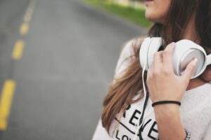 Estas aplicaciones gratuitas pueden ayudar con canciones relajantes para un sueño profundo
