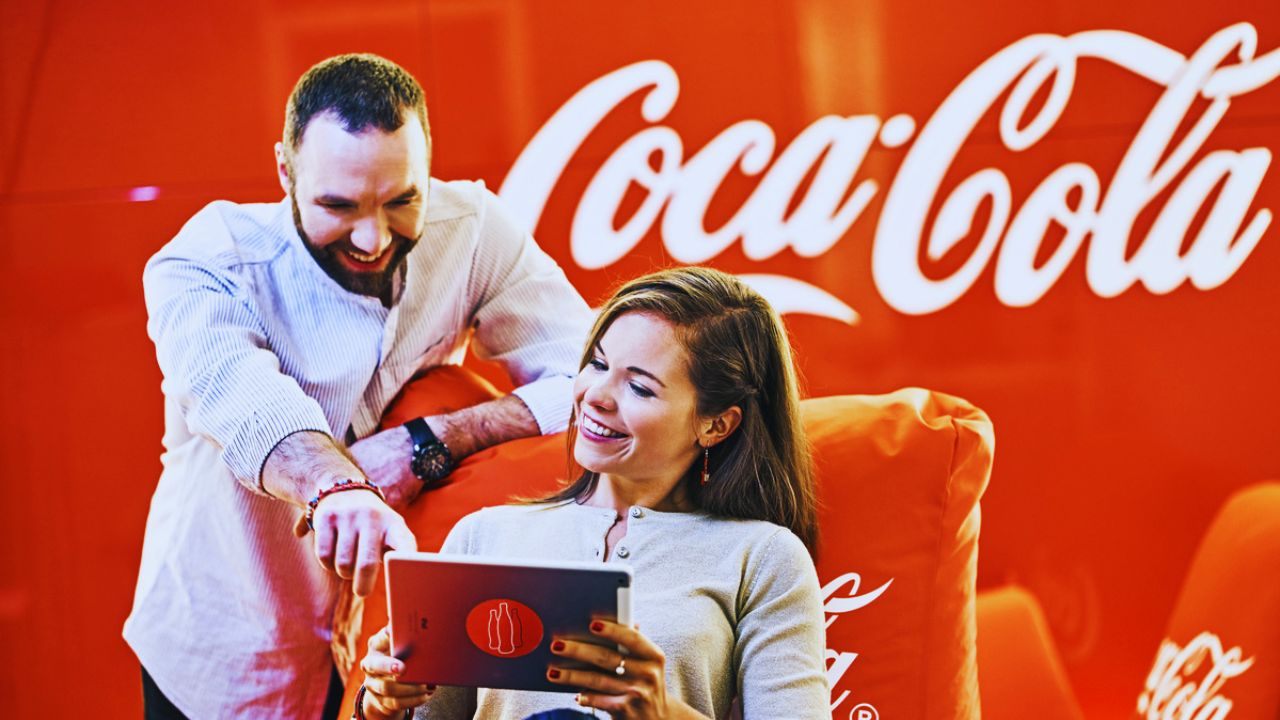 Cómo conseguir un puesto corporativo en Coca-Cola: Todo lo que los profesionales deben saber